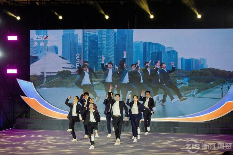 1664180308201426B9Dk.jpg 節(jié)目9 拉桿箱.jpg